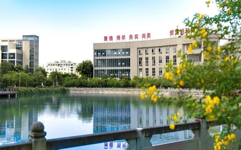 德阳科贸职业学院